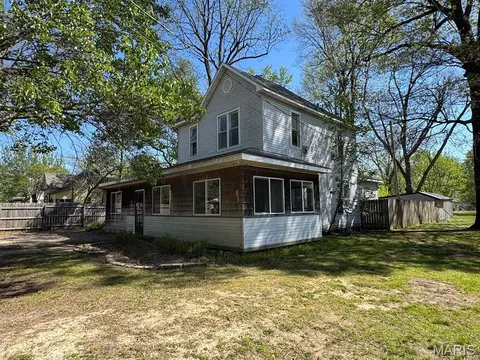 400 N Oak St, Campbell, MO 63933