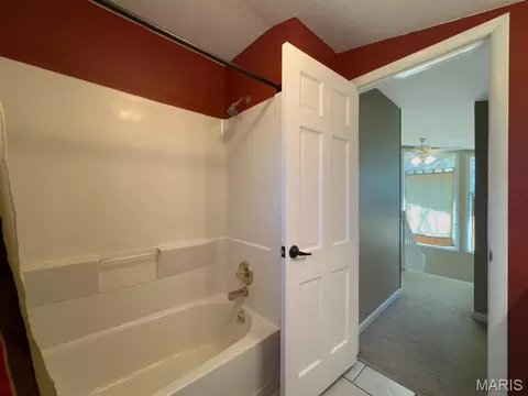 Bath - 307 Lovers Ln, Rolla, MO 65401 photo 7 of 9