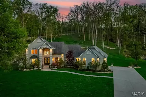 5512 Elk Valley Estates Dr, Saint Louis, MO 63128