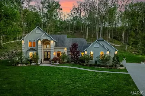 5512 Elk Valley Estates Dr, Saint Louis, MO 63128