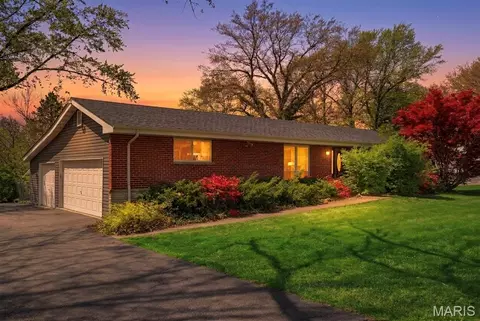 1 Seawood Ct, Saint Louis, MO 63146