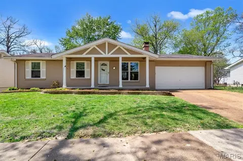 1107 Grenadier Ln, Manchester, MO 63021