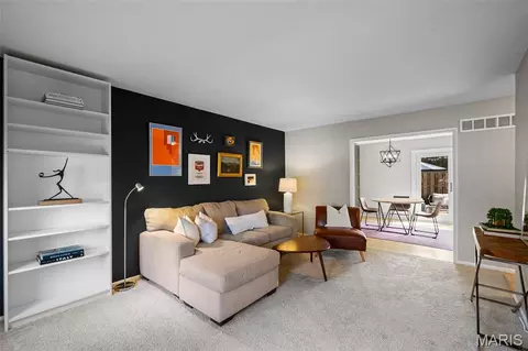 10382 Beau Jardin Dr, Saint Louis, MO 63146