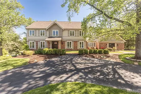 416 Hibler Woods Ct, Creve Coeur, MO 63141