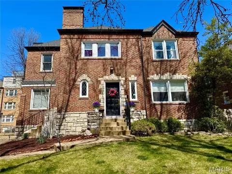 7527 Cromwell Dr, Clayton, MO 63105