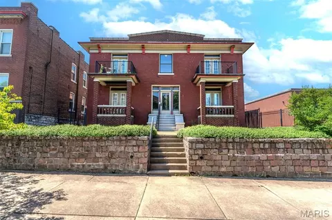 3916-3918 Flad Ave, Saint Louis, MO 63110