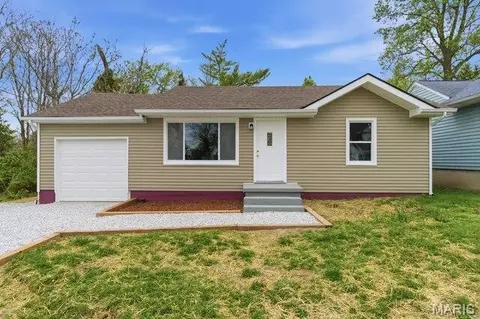 512 W Cherry St, Winfield, MO 63389