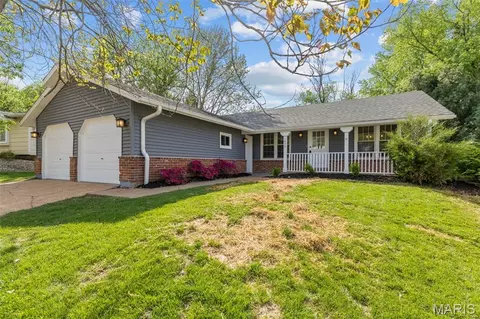 1433 Glenlea Dr, Maryland Heights, MO 63043