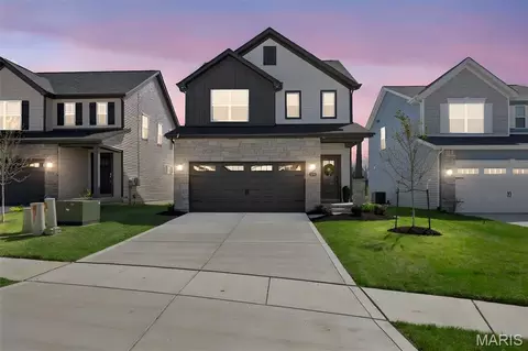 553 Wheatfield Cir, Wentzville, MO 63385