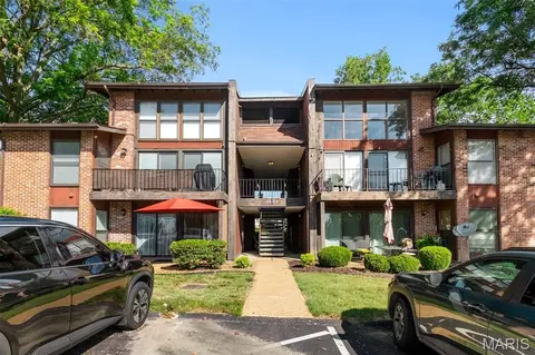 1084 Mersey Bend Dr #F, Saint Louis, MO 63129