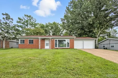 1018 Tempo Dr, Saint Louis, MO 63146