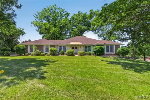 12310 Gaillard Dr, Creve Coeur, MO 63141