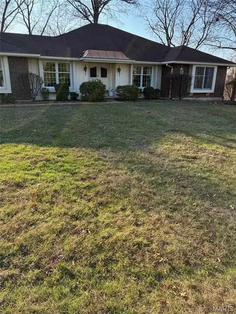 12310 Gaillard Dr, Creve Coeur, MO 63141