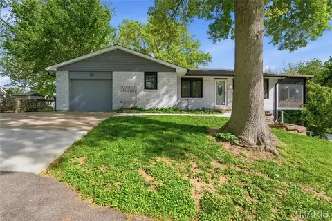 405 W Schaefer St, Columbia, IL 62236