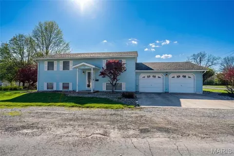 101 S Harris St, Staunton, IL 62088