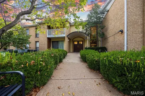 444 N Clay Ave #3L, Kirkwood, MO 63122