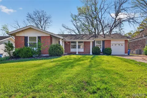 10618 Woodwind Dr, Saint Louis, MO 63136