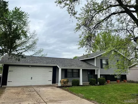 158 Universal Dr, Saint Peters, MO 63376