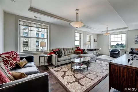 232 N Kingshighway Blvd #1102, Saint Louis, MO 63108