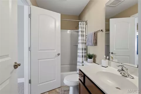 Bath - 816 Aston Way Dr, O'fallon, MO 63368 photo 4 of 7