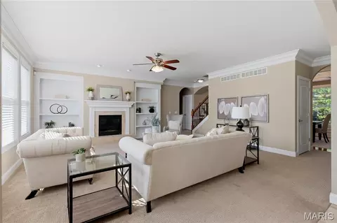 Living - 816 Aston Way Dr, O'fallon, MO 63368 photo 2 of 4