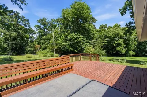 Exterior - 893 Oklahoma Ave, Ballwin, MO 63021 photo 5 of 10