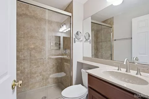 Bath - 893 Oklahoma Ave, Ballwin, MO 63021 photo 2 of 2