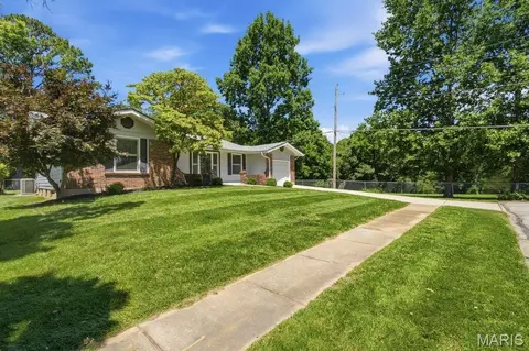 Exterior - 893 Oklahoma Ave, Ballwin, MO 63021 photo 1 of 10