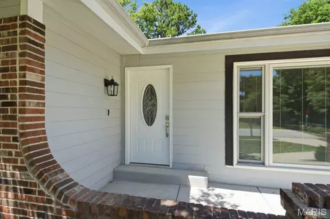Exterior - 893 Oklahoma Ave, Ballwin, MO 63021 photo 2 of 10