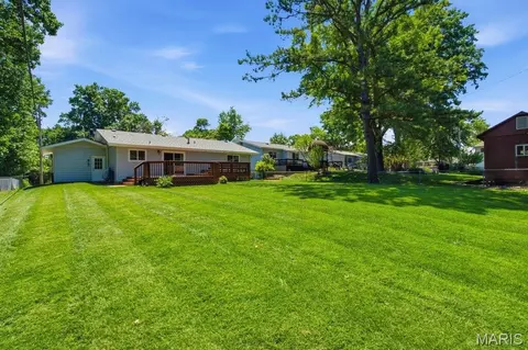 Exterior - 893 Oklahoma Ave, Ballwin, MO 63021 photo 7 of 10