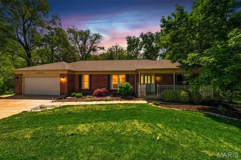 5460 Casa Royale Dr, Saint Louis, MO 63129