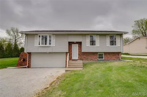 935 Forest St, Jerseyville, IL 62052