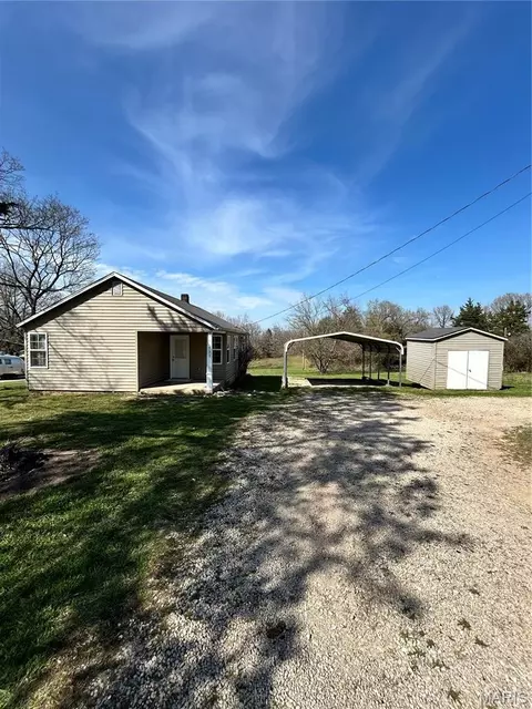 835 Chestnut St, Bourbon, MO 65441