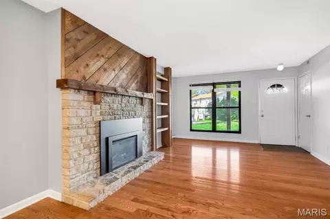Living - 154 Beard Dr #A, Eureka, MO 63025 photo 4 of 5