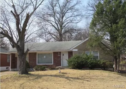 9241 Halbrook Dr, Saint Louis, MO 63137