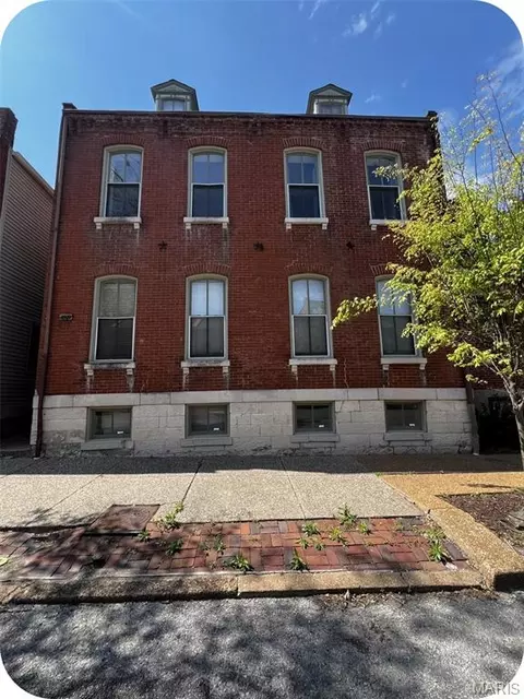 2343 Menard St, Saint Louis, MO 63104