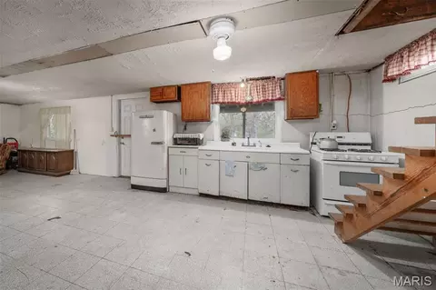 Kitchen - 6379 Highway Jj, Sullivan, MO 63080 photo 3 of 3