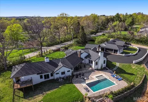 1824 Topping Rd, Saint Louis, MO 63131