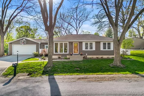 3 N High St, Smithton, IL 62285