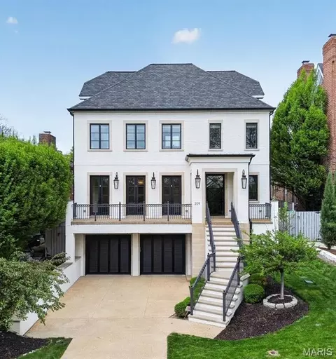 209 N Bemiston Ave, Saint Louis, MO 63105