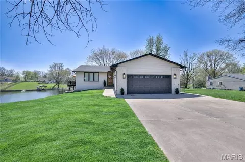 111 Elm Dr, Edwardsville, IL 62025