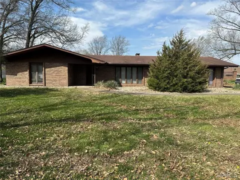 801 N James St, Sparta, IL 62286