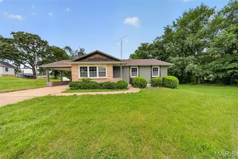 612 W 4th St, Dixon, MO 65459
