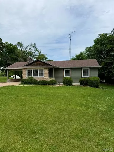 612 W 4th St, Dixon, MO 65459
