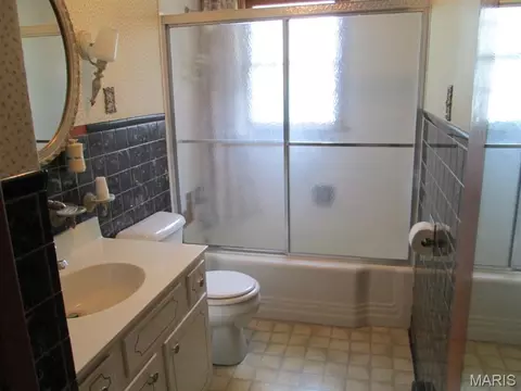 Bath - 410 S Oak St, Union, MO 63084 photo 1 of 1
