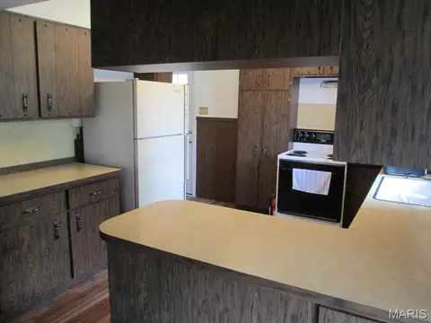 Kitchen - 410 S Oak St, Union, MO 63084 photo 2 of 2