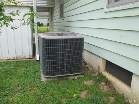 Exterior - 410 S Oak St, Union, MO 63084 photo 3 of 3