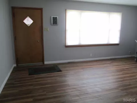 Living - 410 S Oak St, Union, MO 63084 photo 1 of 3