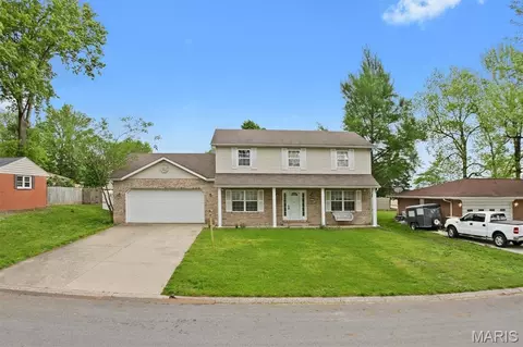 415 Hillcrest Dr, Lebanon, IL 62254