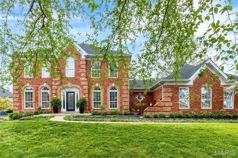 553 Malinmor Dr, Weldon Spring, MO 63304